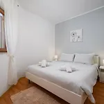 5235-2 In شقة *