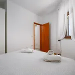 شقة 5235-2 In